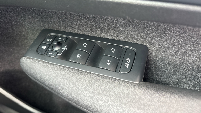 Volvo XC40 2.0 B3P Plus Dark 5dr Auto Petrol Estate